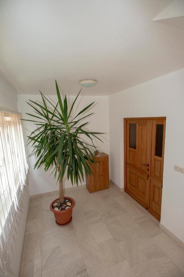 אומיס Apartmani Vrljicak מראה חיצוני תמונה